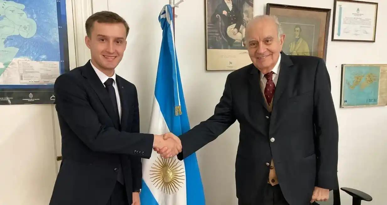 Alberto Asseff y Oleksandr Slyvchuk.