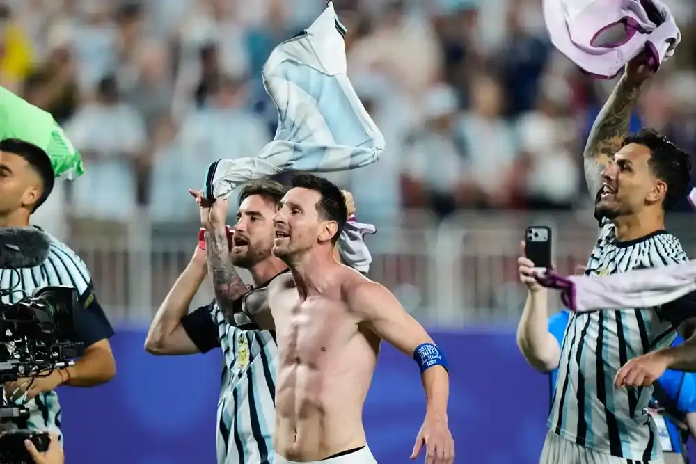Messi: "Otra vez tocó sufrir, pero este equipo nunca deja de creer"