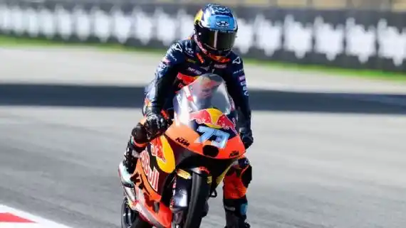 Valentín Perrone, en plena clasificación del GP de Barcelona de Moto3.