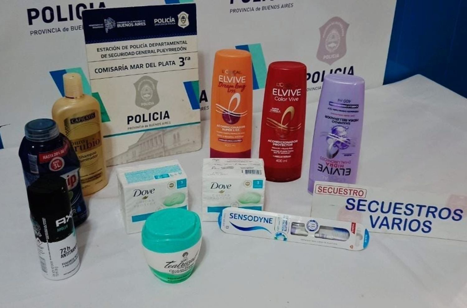 Una pareja intentó robar elementos de higiene personal en un supermercado