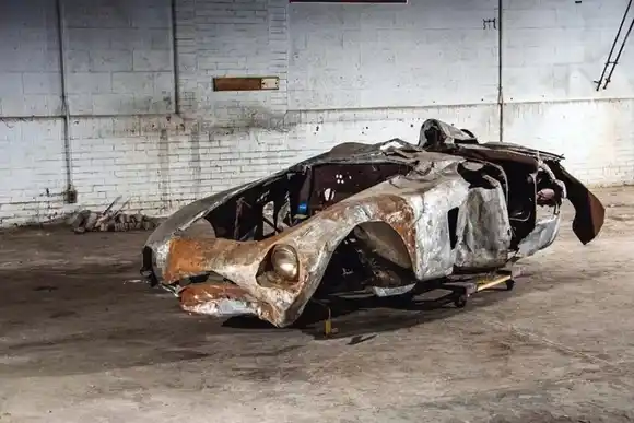 Por qué una Ferrari de 70 años, oxidada y destruida por completo fue vendida en casi 2 millones de dólares