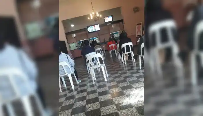 “Solo dos cajas atendiendo”