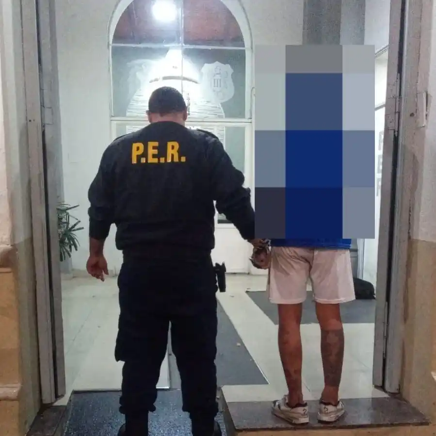 Detuvieron a un hombre que intentaba abrir las puertas de autos estacionados