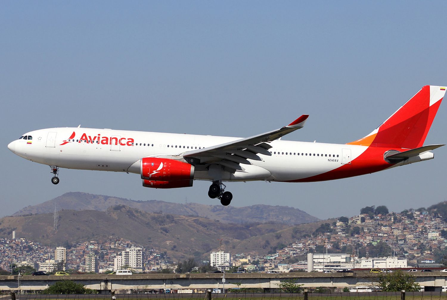 Colombia: LATAM y Viva Air le dan pelea a Avianca y buscan quitarle parte del mercado