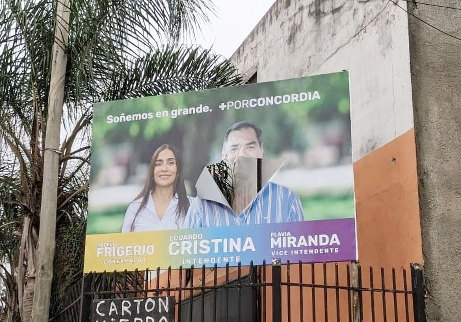 Denuncian vandalismo en carteles de Eduardo Cristina y Rogelio Frigerio