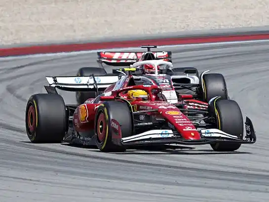Hamilton puso a la Ferrari adelante en Barcelona.