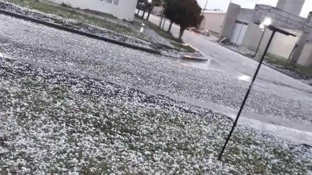 Cayó granizo en Entre Ríos y ampliaron el alerta por tormentas