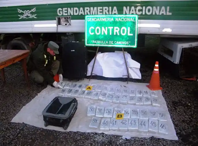 Gendarmería incautó 14 kilos de cocaína y 40 kilos de marihuana