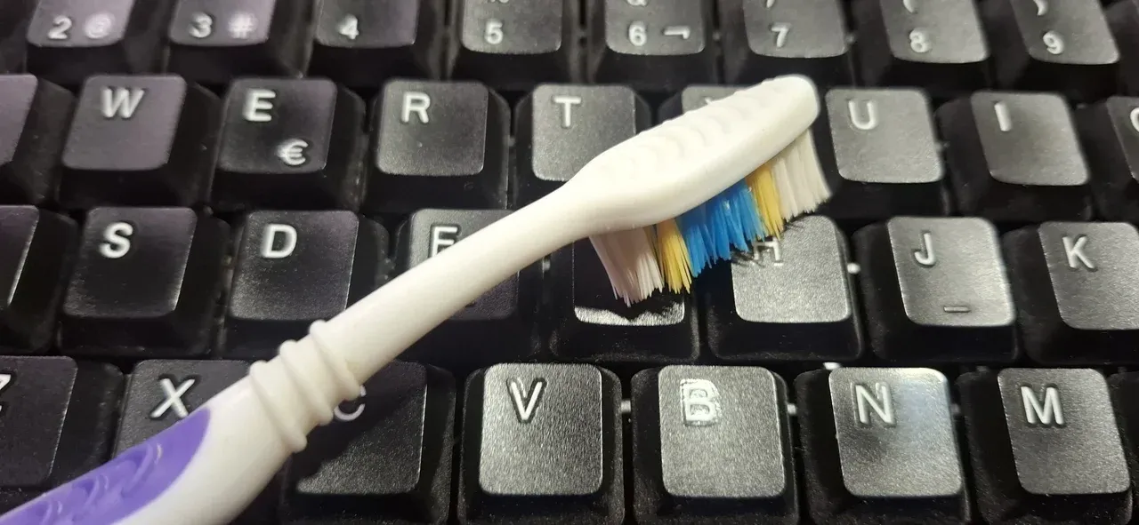 Consejos para reutilizar y no tirar tu cepillo de dientes viejo