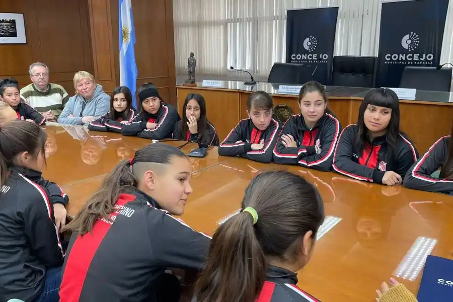 El Concejo reconoció al plantel Sub 14 de Fútbol Femenino del “9”