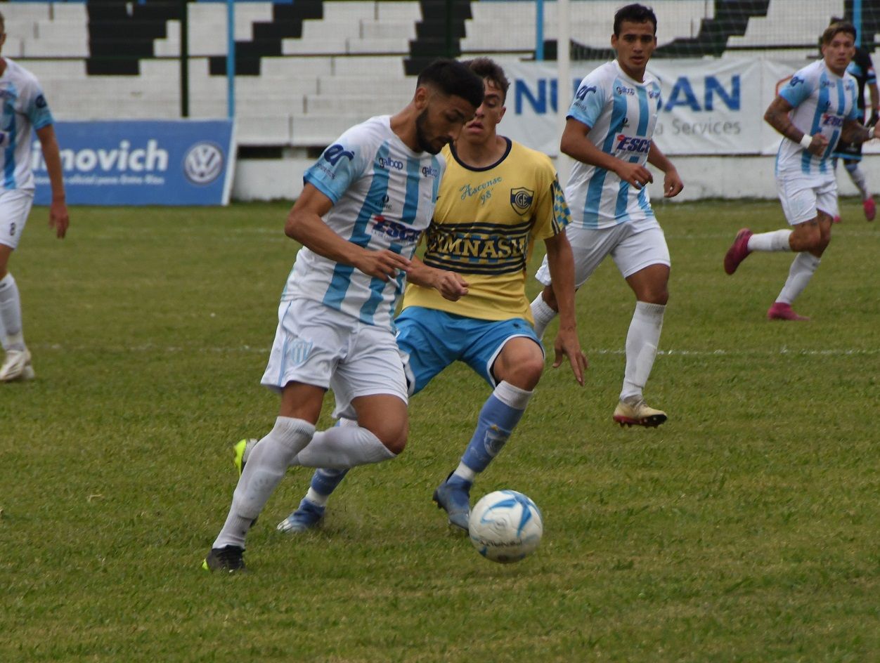 Juventud se durmió en el final y Gimnasia se lo llevó en la última pelota