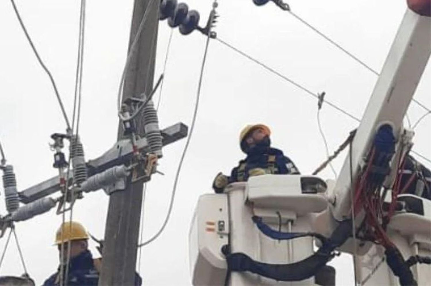 El fuerte temporal dejó sin luz a distintos barrios en Santa Fe