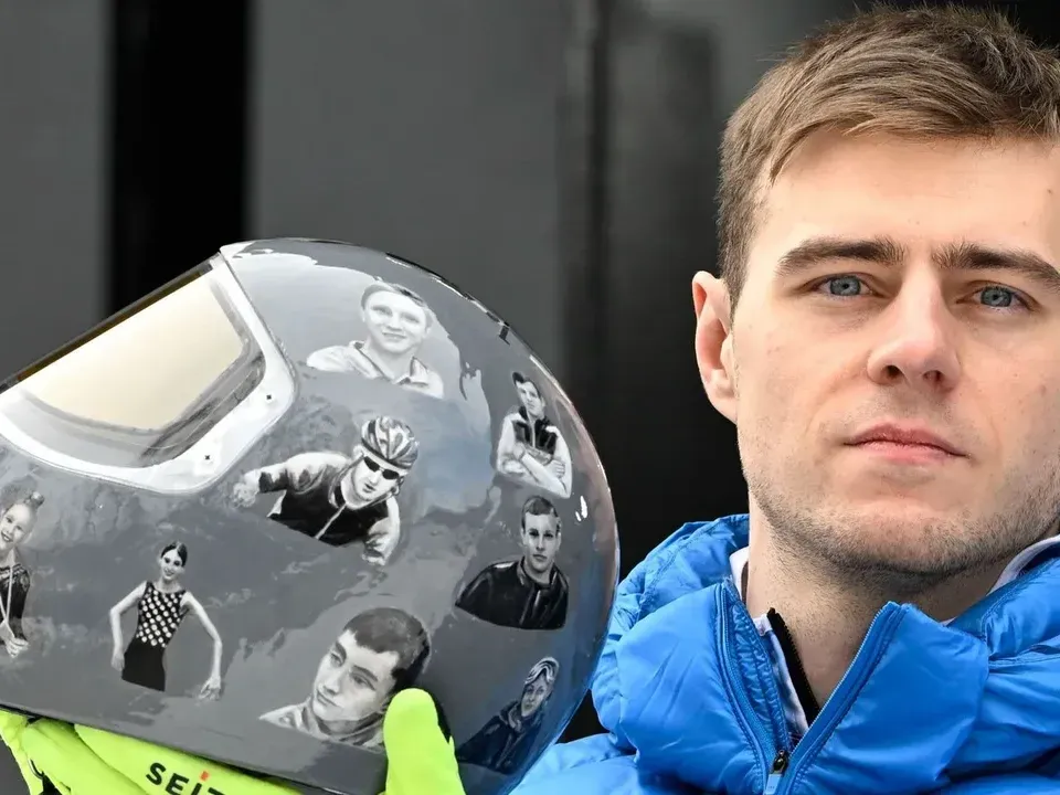 El COI expulsó a un atleta ucraniano por usar un casco con fotos de deportistas asesinados por Rusia. Foto: Reuters / AP