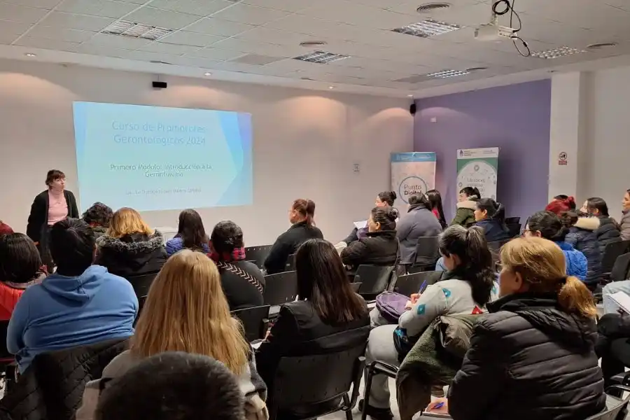 Inició la "Formación Gerontológica: Fortaleciendo Cuidados y Capacidades" en Rafaela