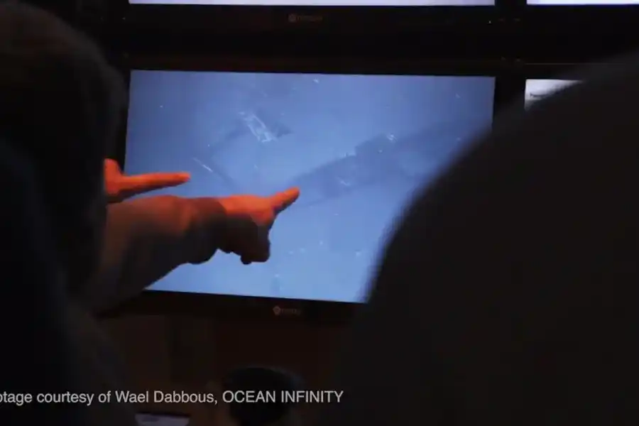 “¡Los encontramos, la puta madre!”. Ese fue el grito de Luis Tagliapietra, padre de uno de los 44 héroes que se hundieron junto al ARA San Juan, cuando vio en la pantalla del Seabord Constructor la imagen que transmitía el minisubmarino que localizó al navío argentino