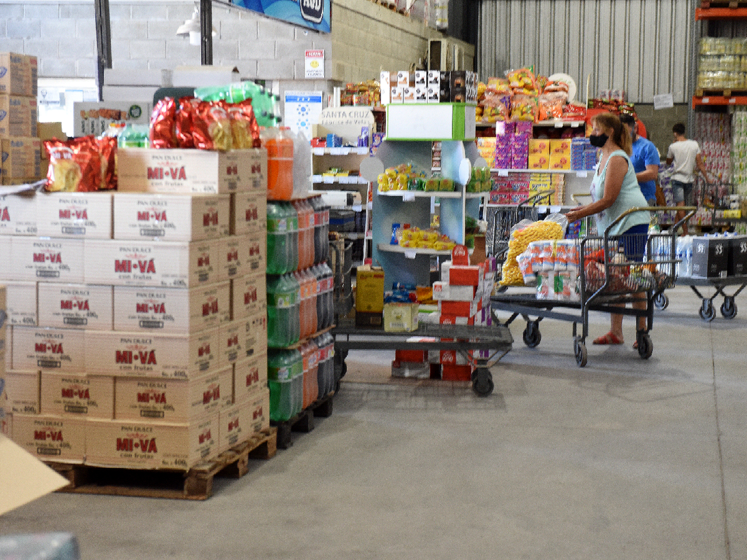 Consumidores se vuelcan a autoservicios mayoristas