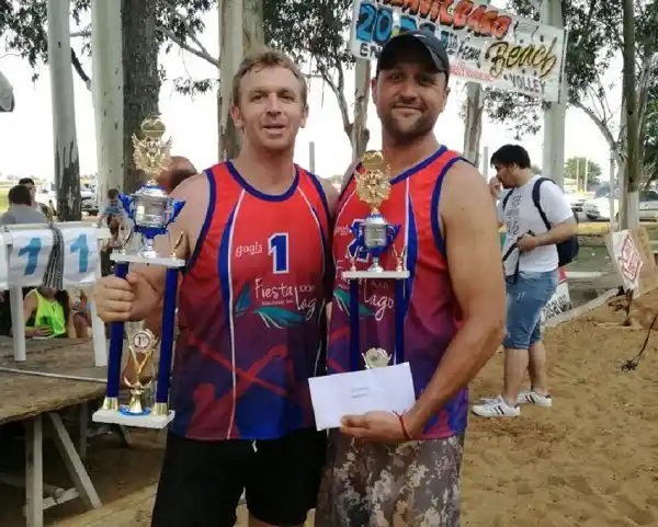 Victoria de Joaquín Sartori y Silvio Jacob por el Provincial de beach voley