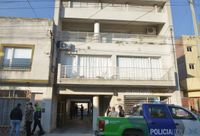 Investigan el homicidio de un productor de cine, quien fue hallado muerto en su domicilio