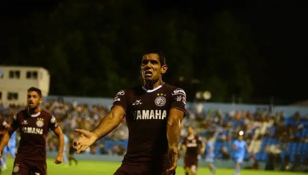 A puro gol, Lanús le ganó a Unión y se trepó en la punta del torneo