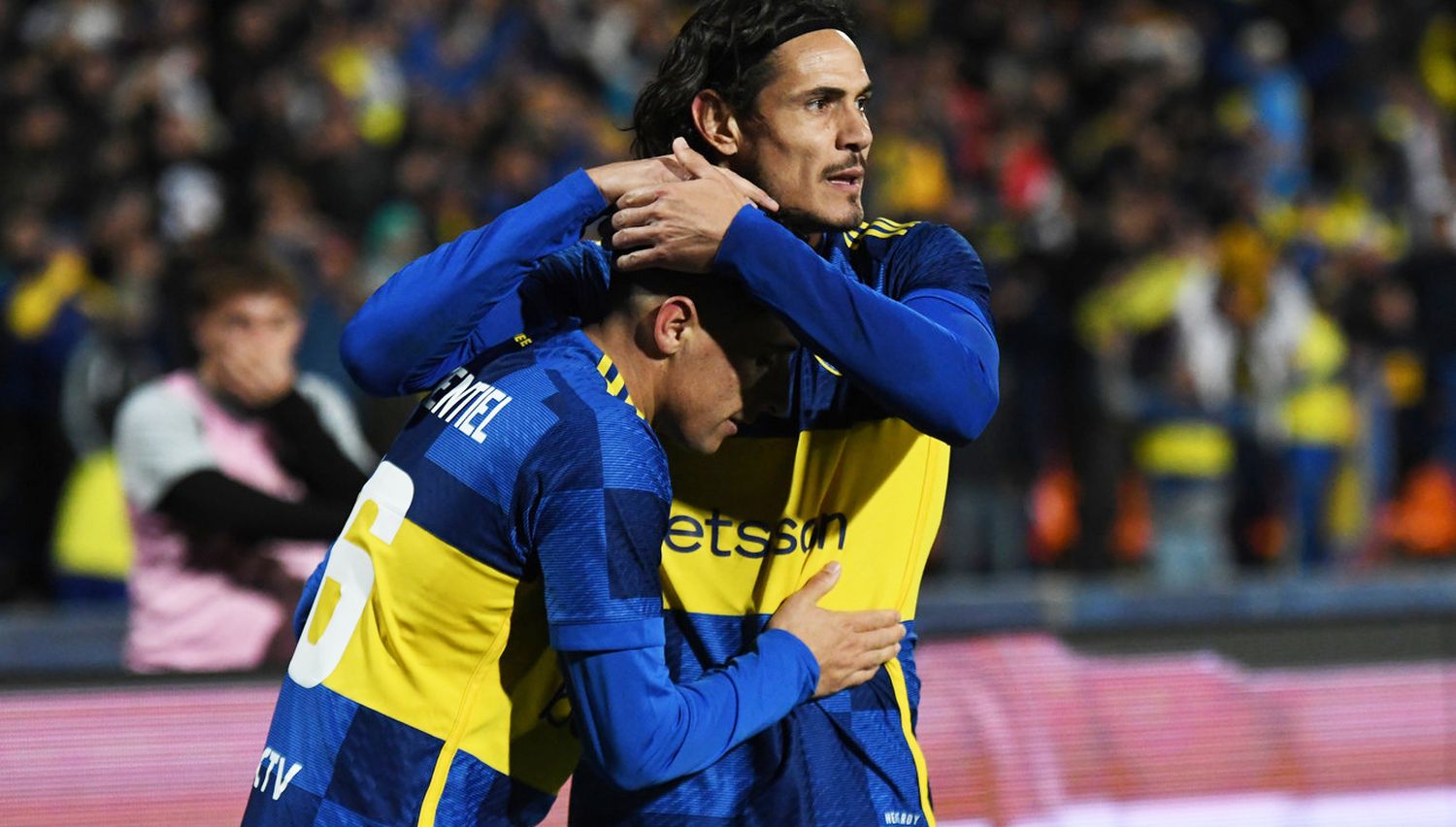 Copa Argentina: con goles de Merentiel y Cavani, Boca venció 2-1 a Almirante Brown