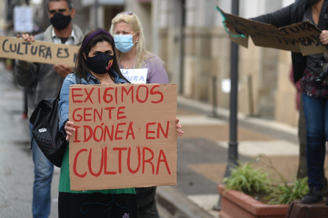 "Ustedes son los payasos pagos": El duro reclamo de artistas a Cultura