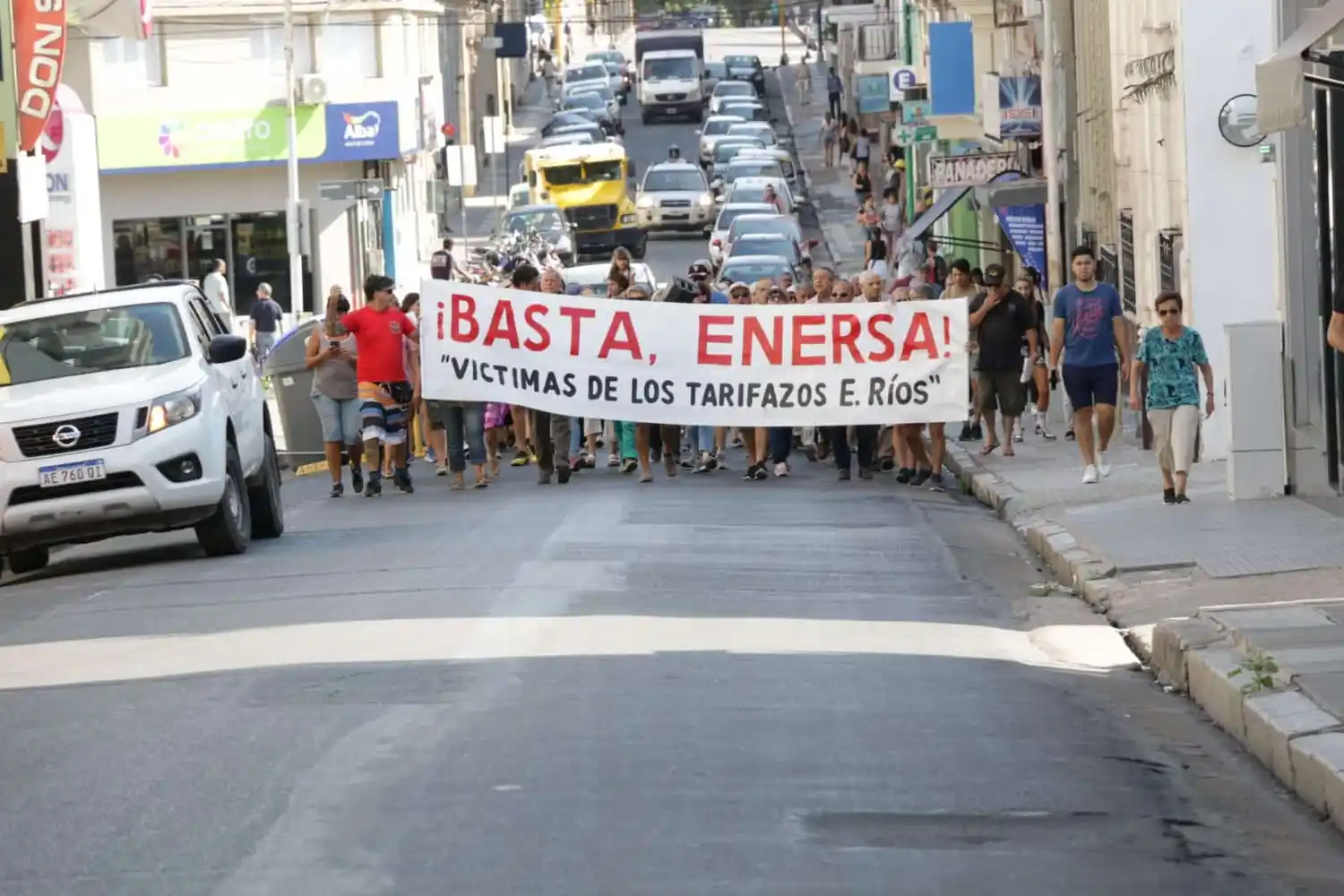 Vecinos se manifestaron en contra del incremento en la tarifa eléctrica