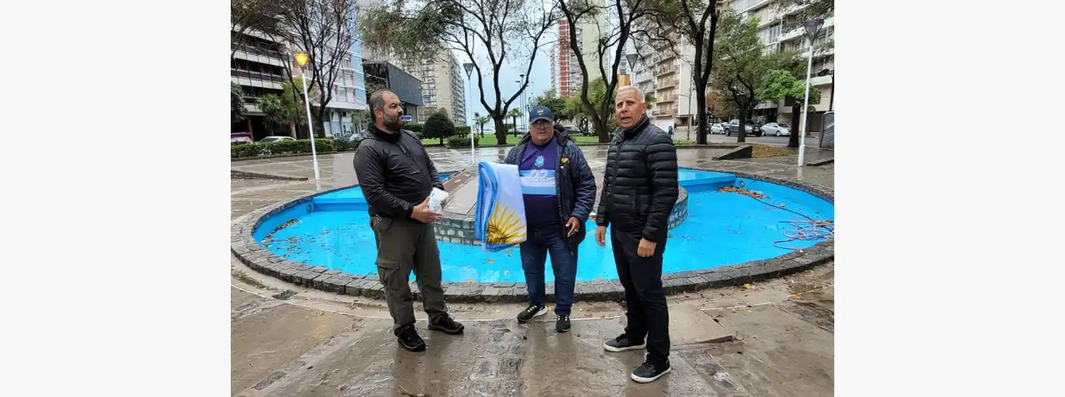 Destacan la puesta en valor del Monumento a Malvinas y donan una bandera a los ex Combatientes