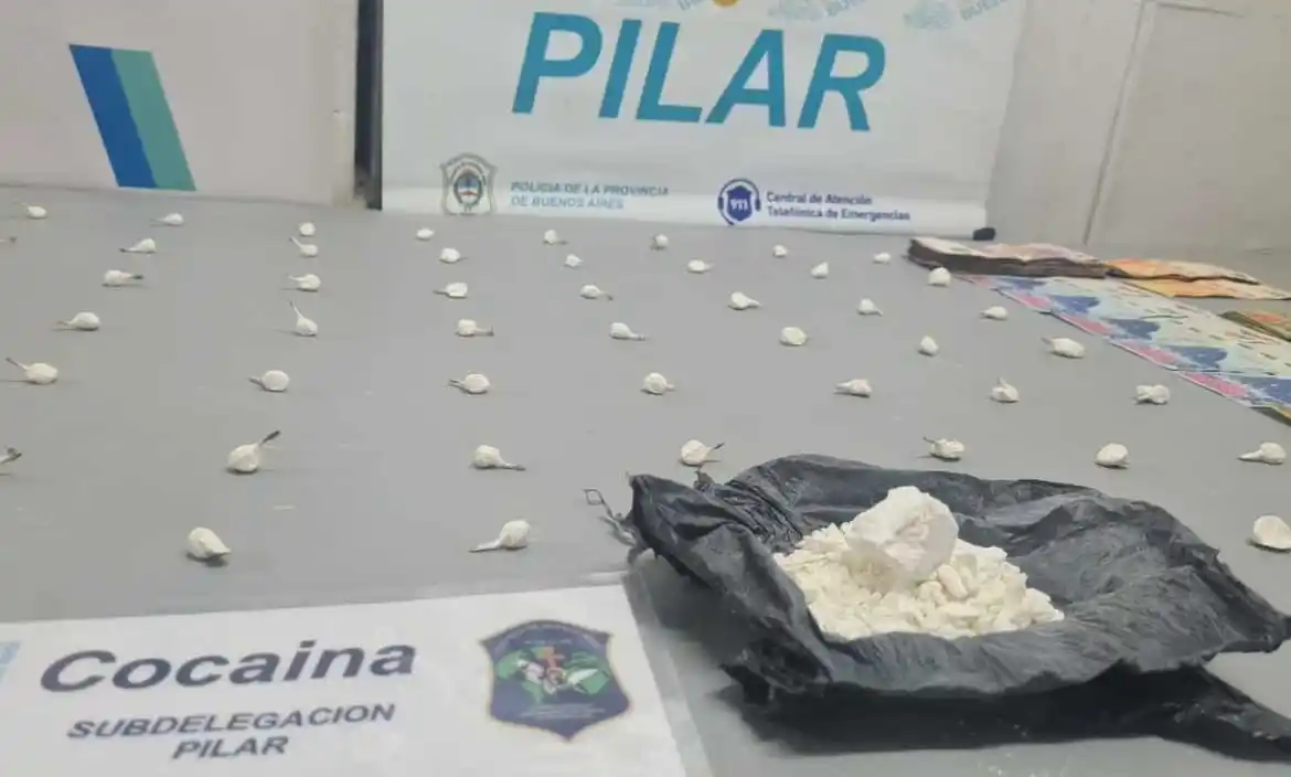 En total se secuestraron 558 dosis de cocaína y casi 2 kilos y medio de marihuana.