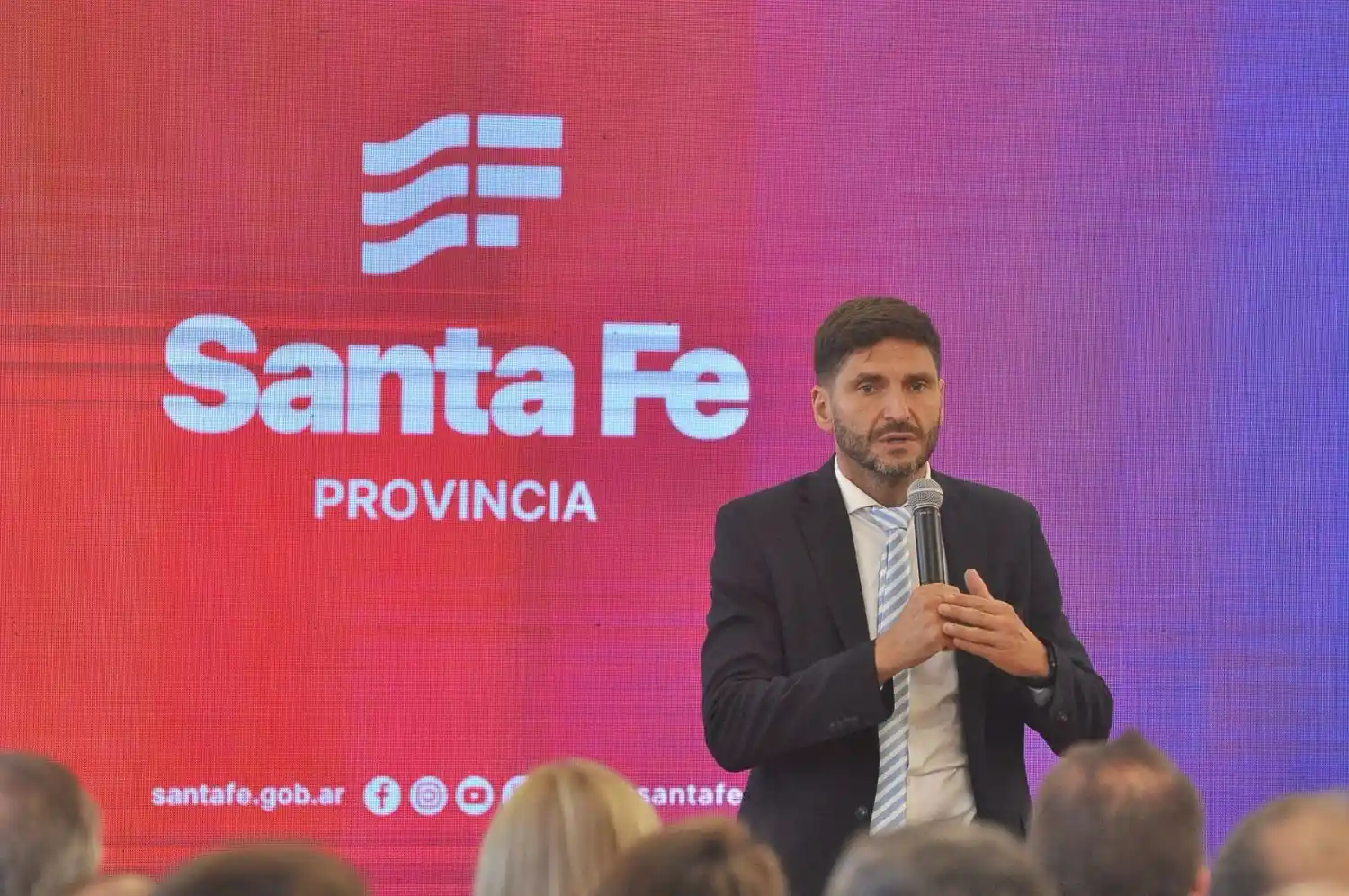 El gobernador entregó fondos a entidades deportivas