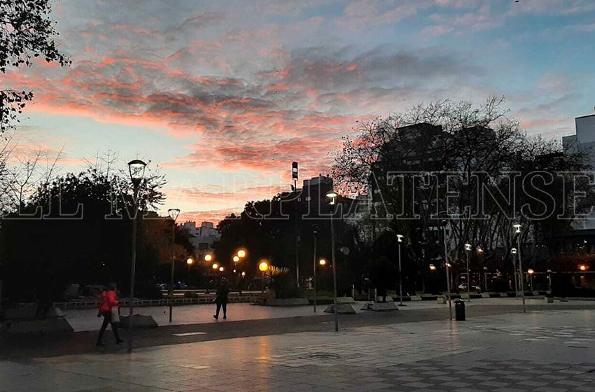 Cielo parcialmente nublado, humedad y 15 grados de temperatura máxima