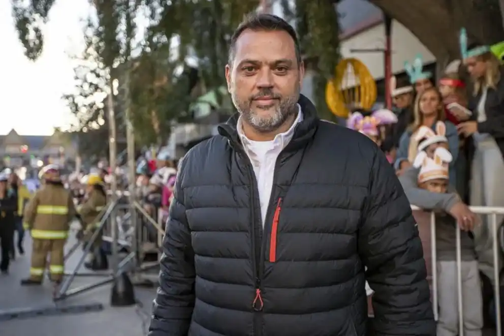 Había recibido dos disparos, en el pecho y en la cabeza. La zona por la que manejaba es dominada por narcotraficantes del Comando Vermelho.