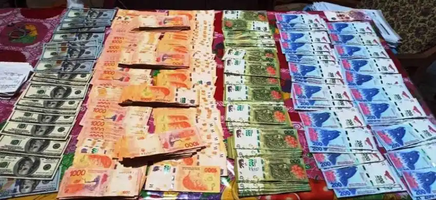 Secuestraron más de $500.000 y más de 2.000 dólares