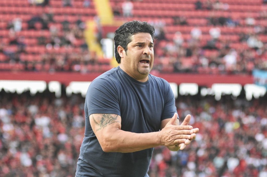 ¿Se vienen cambios en Colón?: Saralegui arma el equipo para recibir a Sarmiento