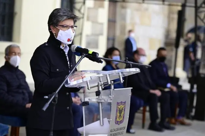 Alcaldesa de Bogotá pide a la policía y al gobierno de Colombia reconocer los errores