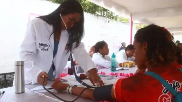 RELACIONAMIENTO SOCIAL EN MARCHA: Gobierno y clínicas privadas firman convenio para atención a la mujer