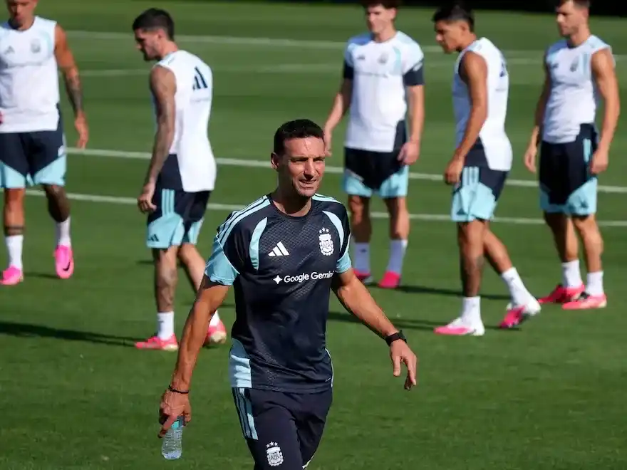 Lionel Scaloni durante el entrenamiento de la selección argentina en Kansas City . Foto: Reuters/Jay Biggerstaff)