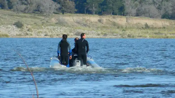 Retoman búsqueda de padre e hijo desaparecidos en Dique Paso de las Piedras