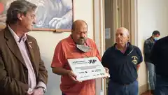 Veteranos rechazaron que la placa para honrar a los héroes de Malvinas en la Terminal lleve una frase política