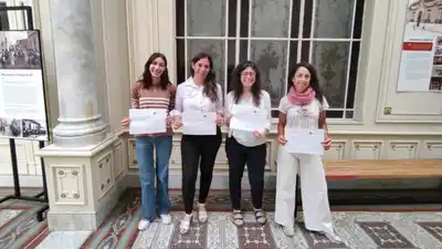 Trabajadoras de los museos municipales se especializan en montaje de espacios expositivos