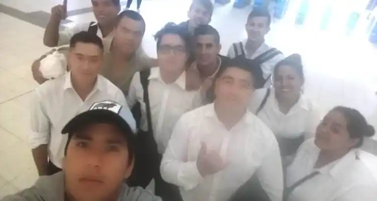 Iban a rendir examen para el Servicio Penitenciario y secuestraron el vehículo que habían contratado