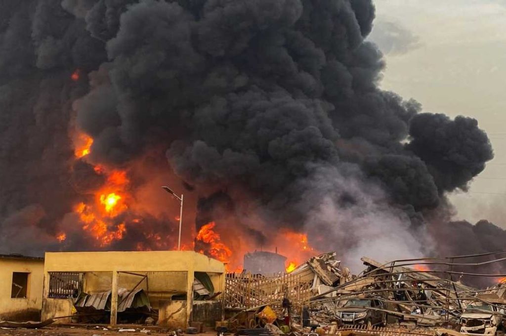 Explosión en depósito de combustibles