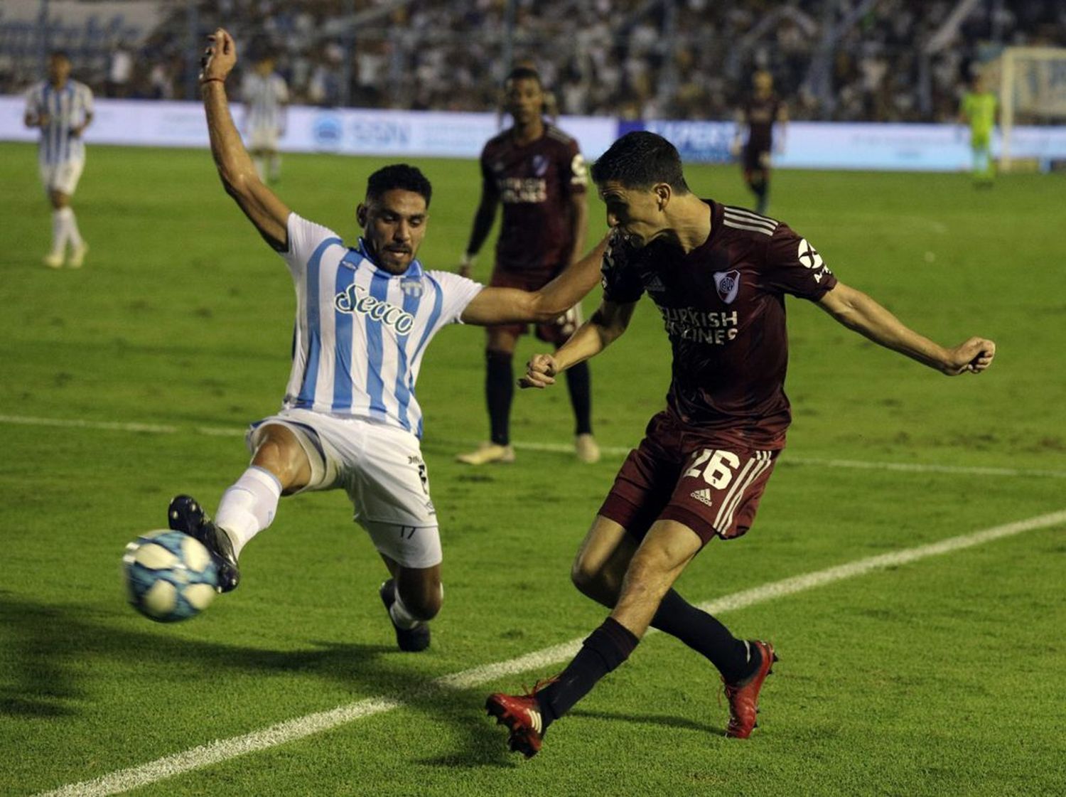 En el Monumental, River inicia su camino ante Atlético