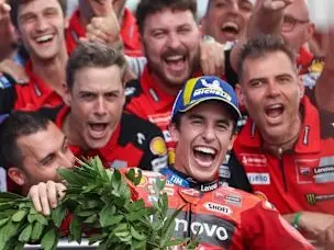 Marc Márquez celebra su victoria en el GP de Argentina. Foto: EFE
