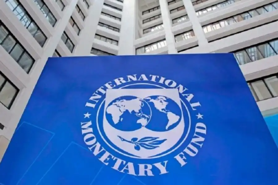 El FMI acortó en US$ 1.800 millones la meta de reservas