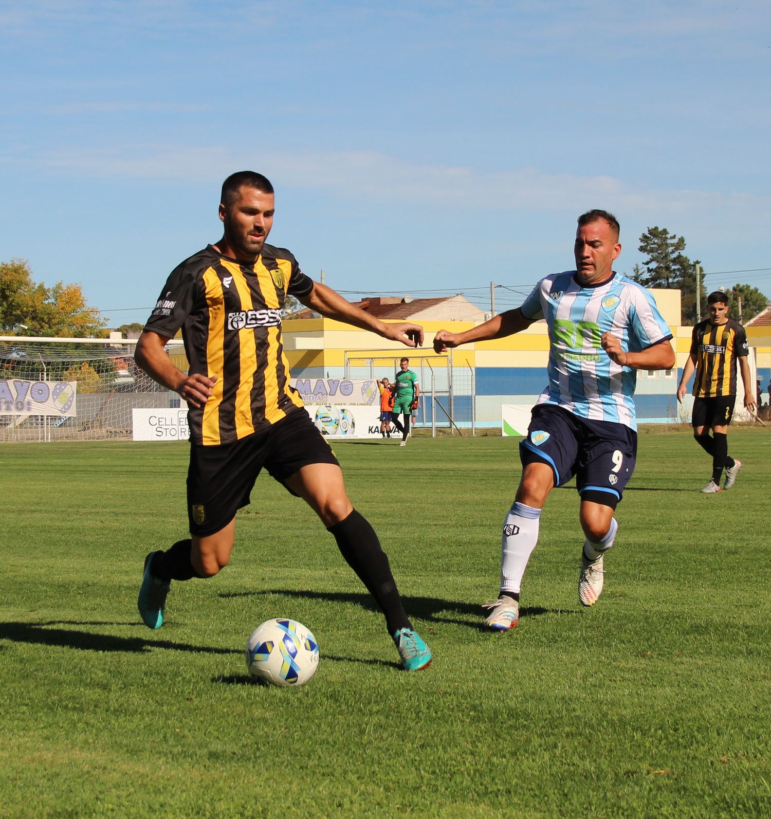 En momento de transición, Santamarina juega en el sur