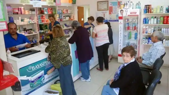 Farmacéuticos concientizan sobre desecho de medicamentos vencidos