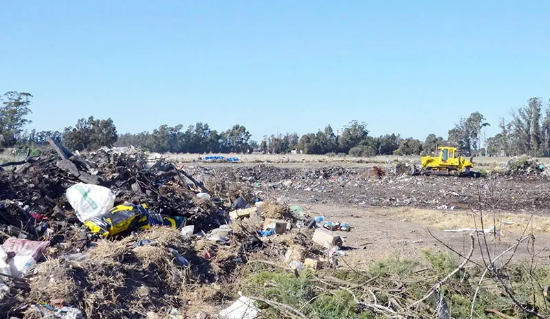 Comenzó el saneamiento en el basurero de La Dulce