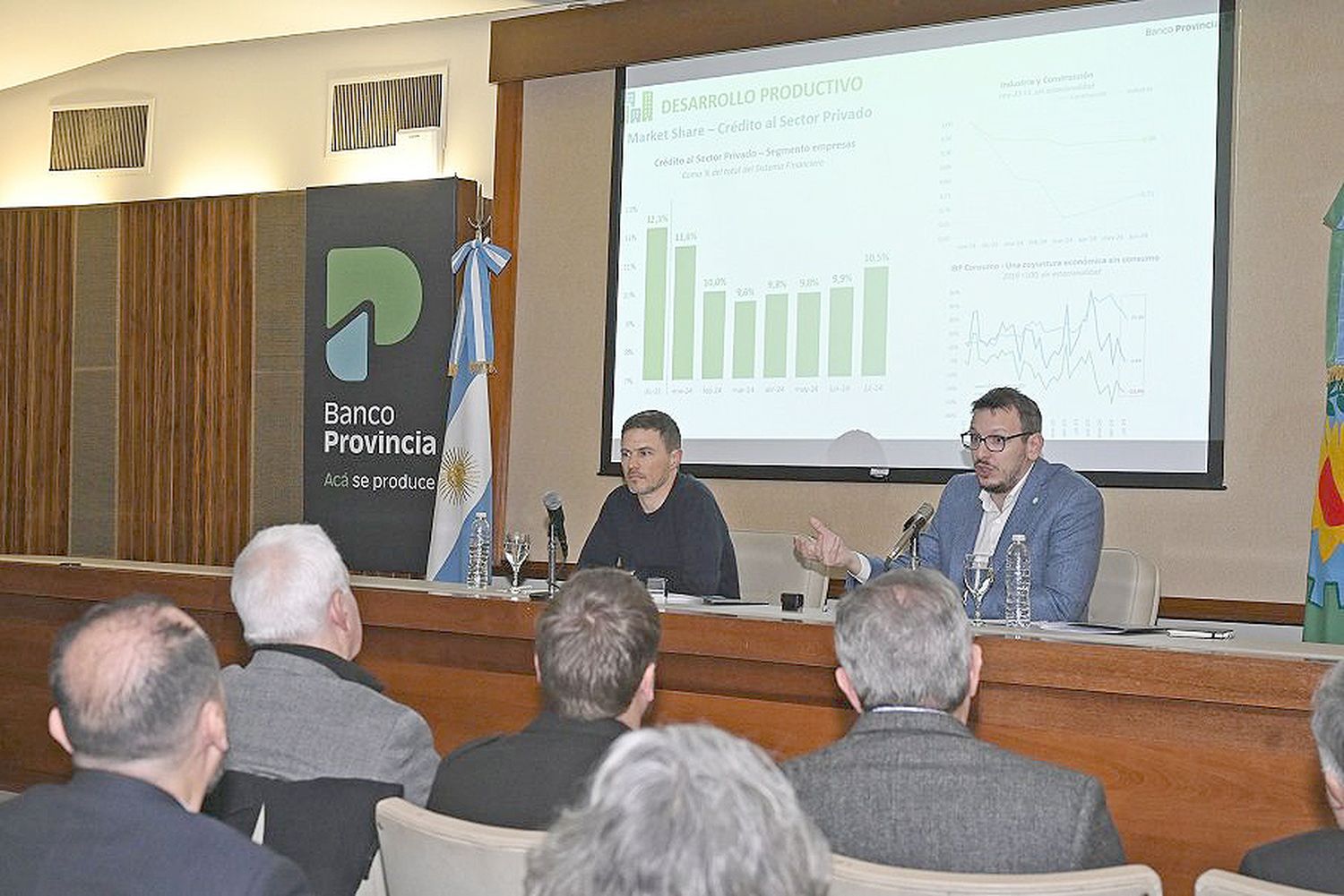 El ministro de Producción, Augusto Costa, y el presidente del Banco Provincia, Juan Cuattromo, en el lanzamiento de los créditos Impulso al Comercio Bonaerense.