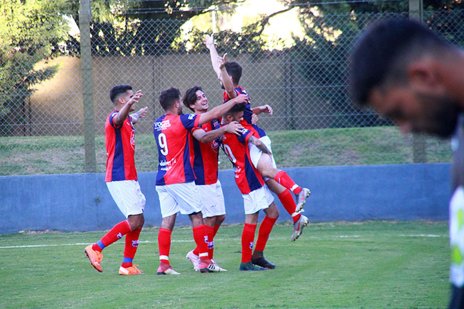 Tres adelantos y cuatro partidos el domingo propone la fecha 2