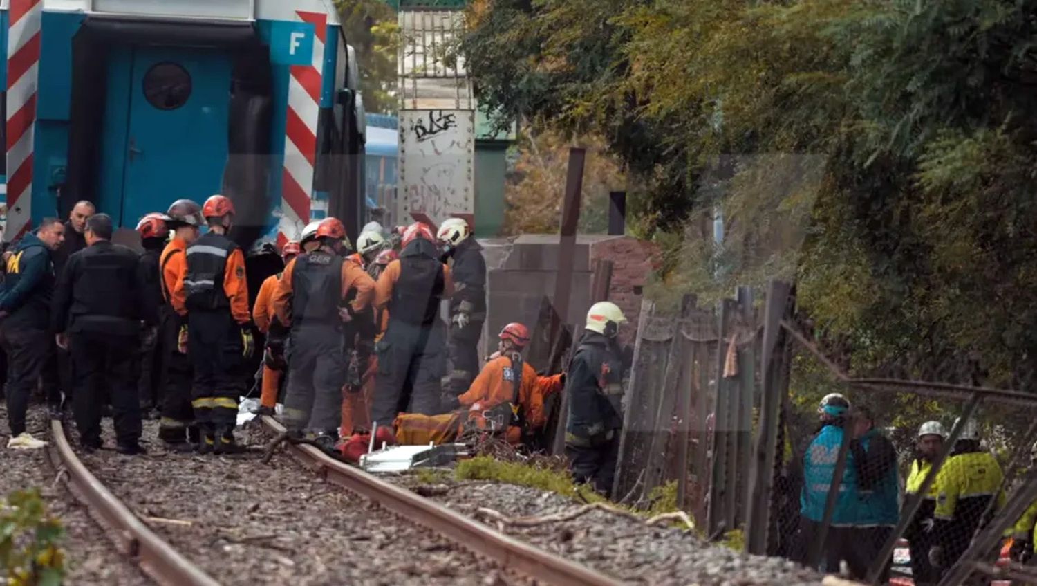 La línea viajaba de Retiro hacia Pilar y colisionó con una locomotora y un coche furgón vacío.